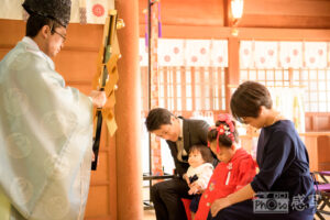 七五三　出張撮影　神奈川県　大磯　六所神社　家族写真　３歳　女の子