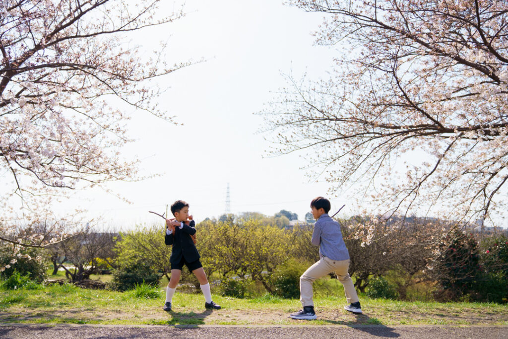 男の子が遊んでる写真