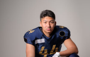 アメフトのユニフォームで撮る二十歳、成人の記念写真