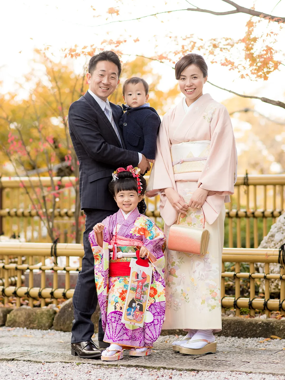 師岡熊野神社 七五三 3歳の女の子 家族の集合写真